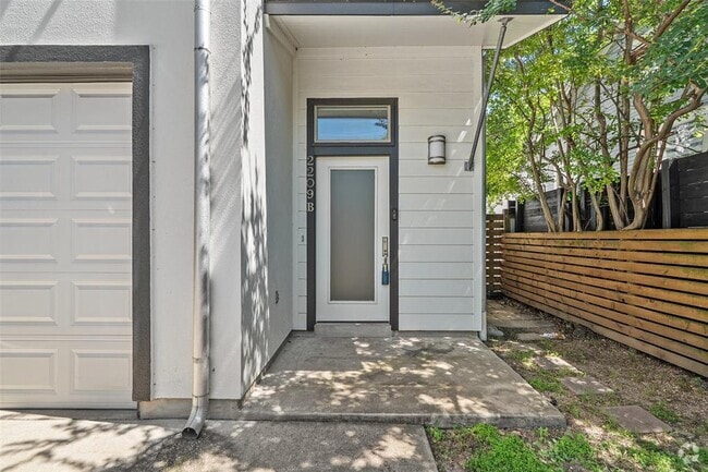 Building Photo - 2209 Thornton Rd Unit B Rental