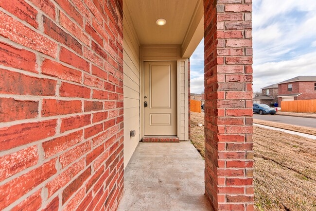 Photo - 2011 Delphine Dr