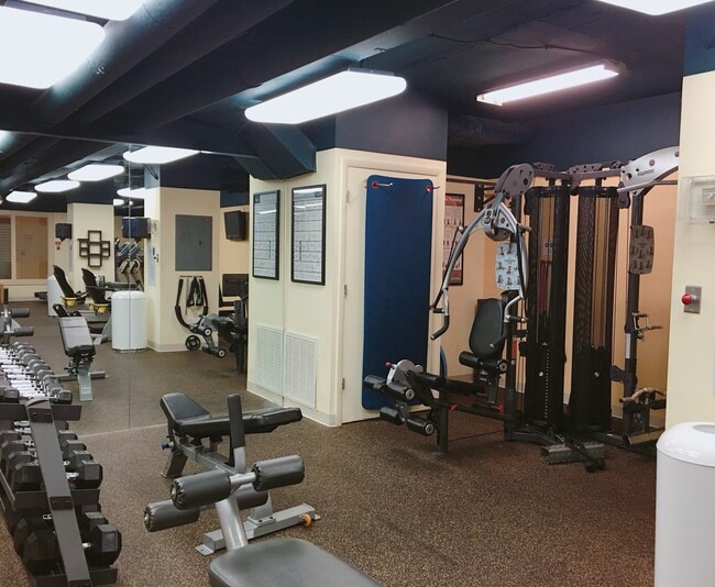 Photo - 5500 Holmes Run Pkwy