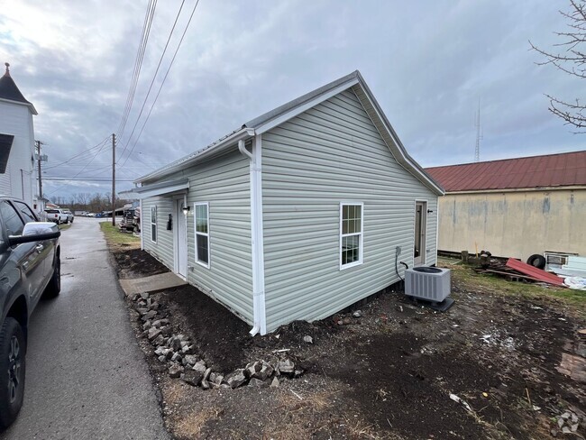 Building Photo - Low-Maintenance Living: 1-Bed in Lawrenceburg Rental