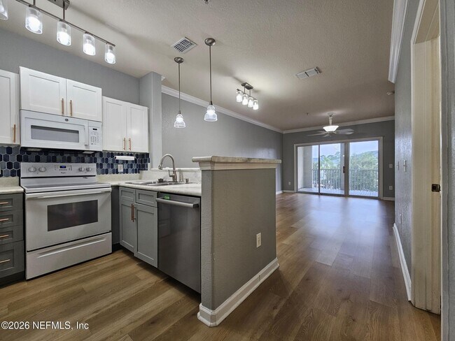 Photo - 8290 Gate Pkwy W Unit 152