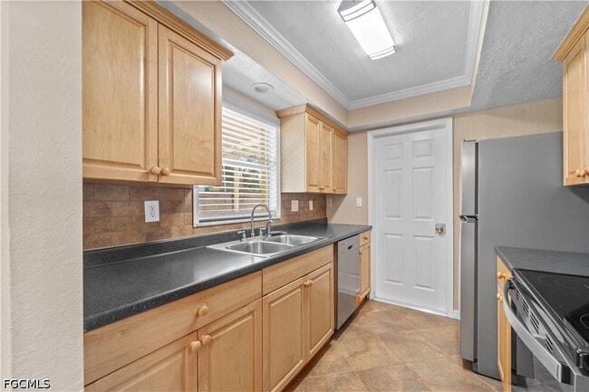 Photo - 1290 Barrett Rd