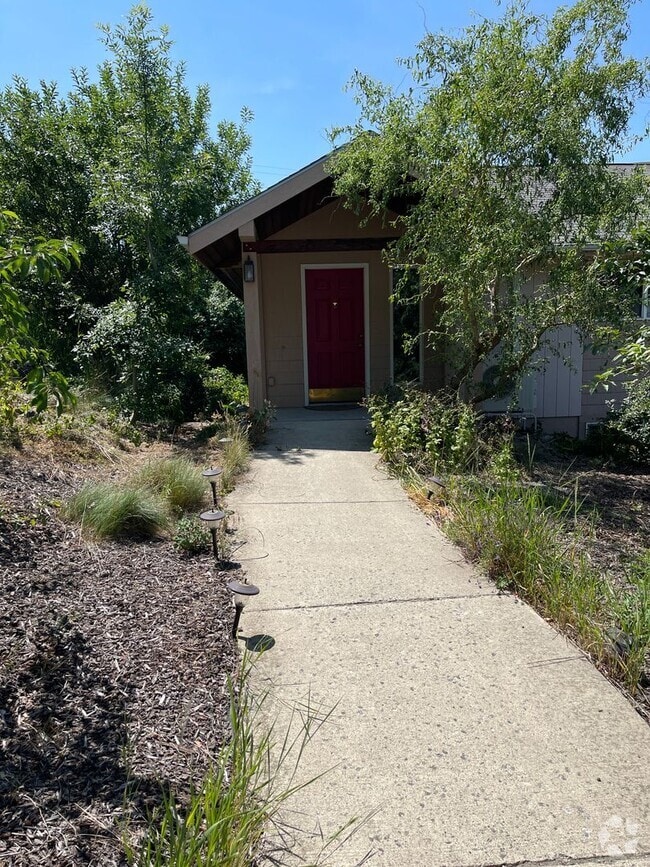 Building Photo - 2 Bedroom, 1 Bathroom on Military Hill, Pe... Rental