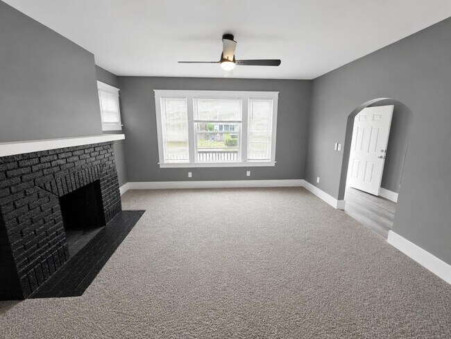 Photo - 1686 Hazelwood St