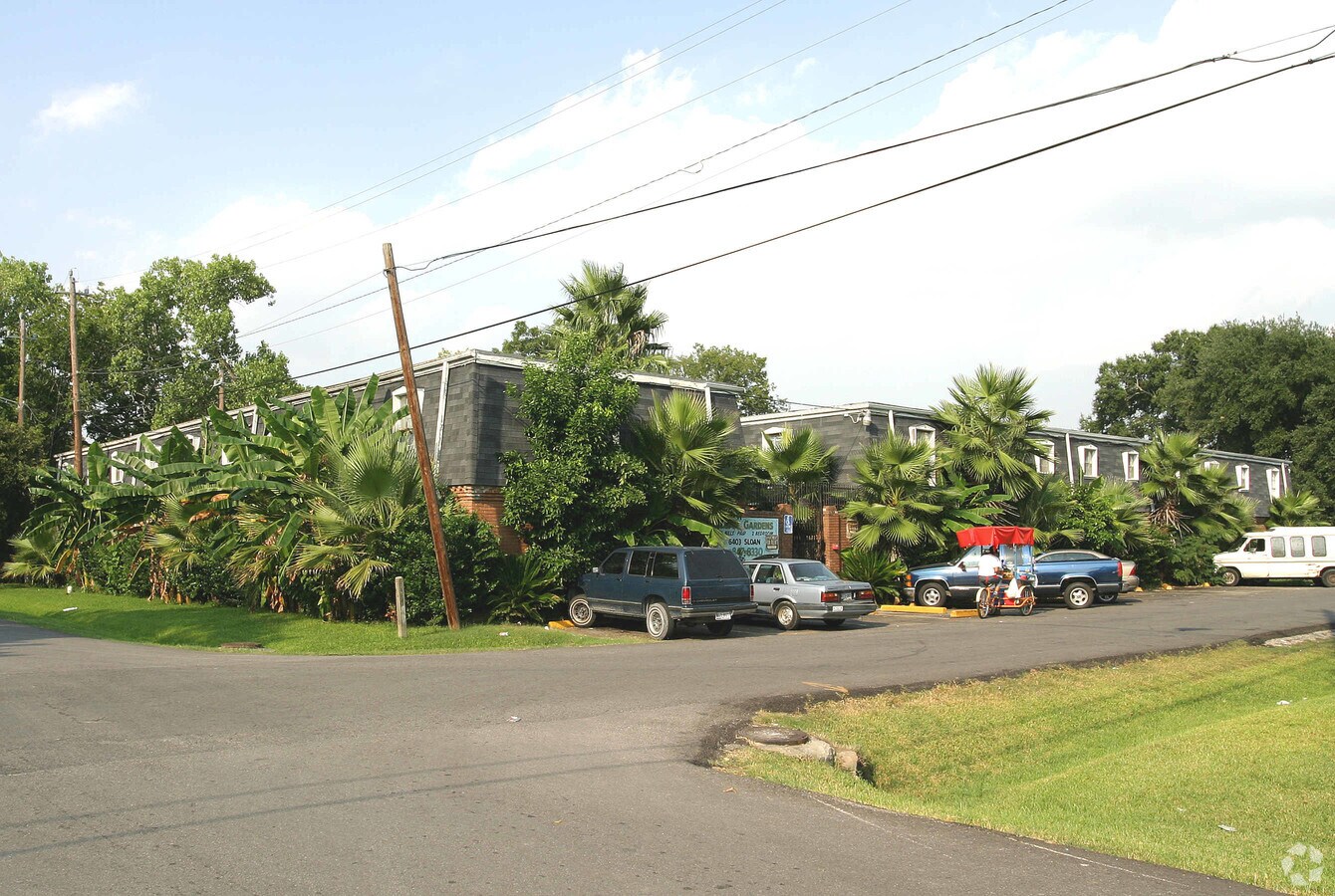 Sloan Gardens Apartments - Sloan Gardens Apartments