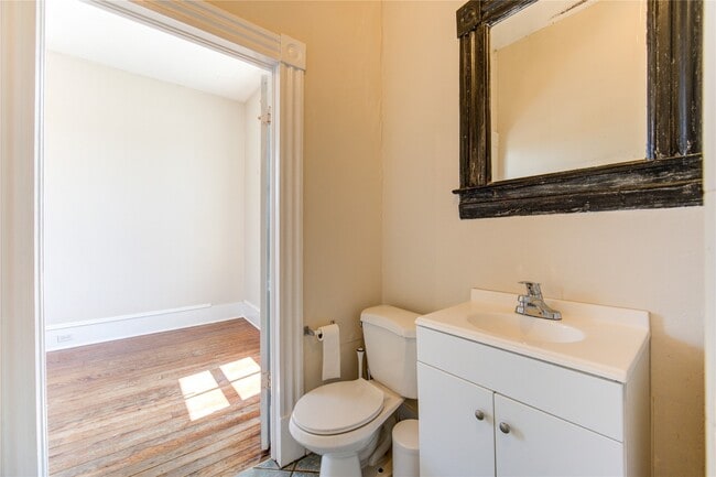 Building Photo - 1619 Ursuline St Rental