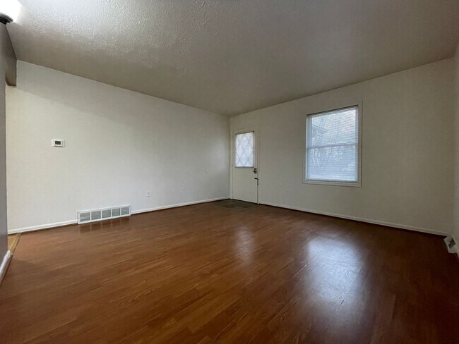 Photo - Glenmoor Dr Se Unit 5852