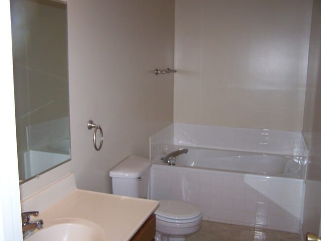 Photo - 2 bed, 2 bath, 1 car garage ranch style townhouse in Halls/Fountain City area