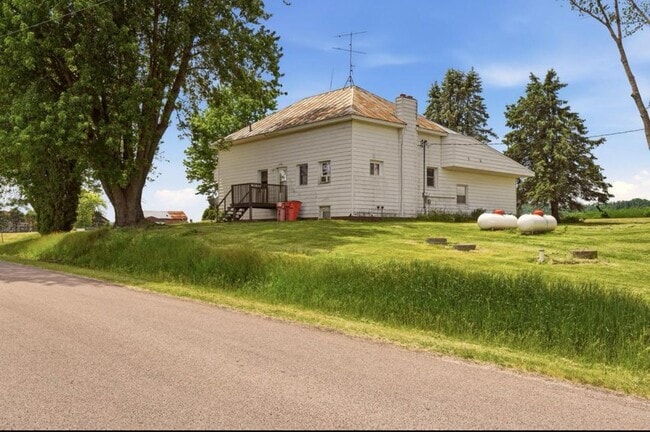 Building Photo - 13981 Fedora Rd