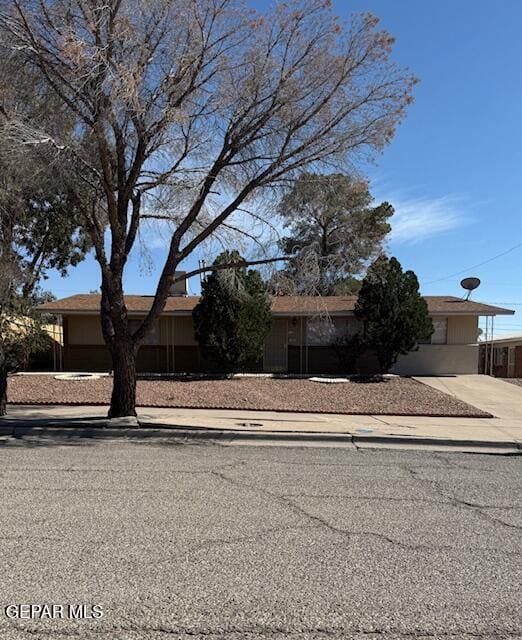 Building Photo - 5924 Cabrillo Dr