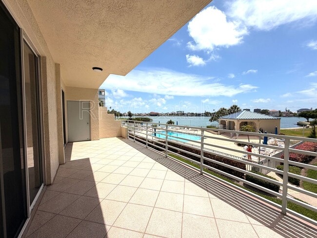 Building Photo - 7902 Sailboat Key Blvd S Unit Apt 108