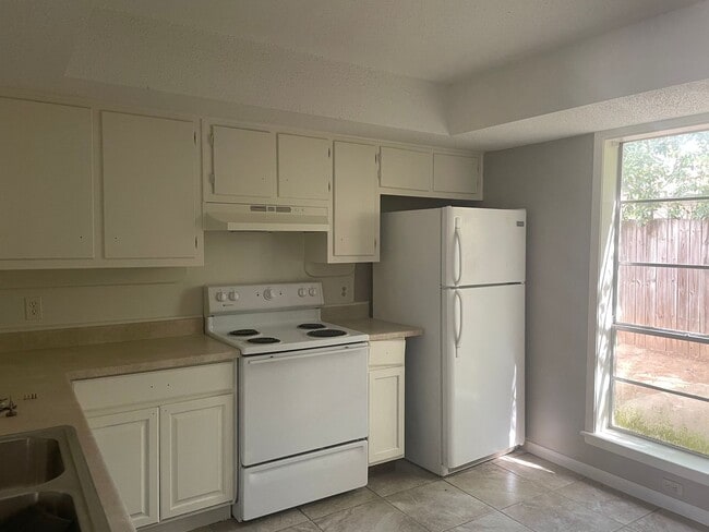 Building Photo - 806 Texas St Unit a