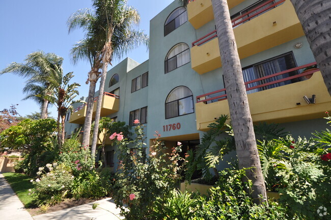 Building Photo - 11760 Hamlin St Unit 101 Rental