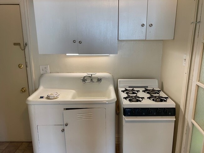 Building Photo - Fabulous Frankford Studio, Available Now!