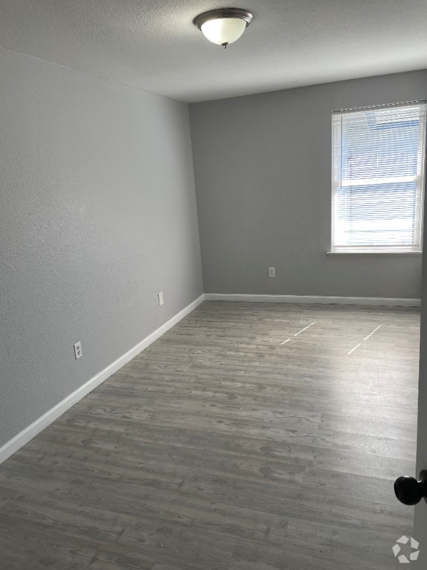 Building Photo - 403 SW William Ave Unit 403 Rental
