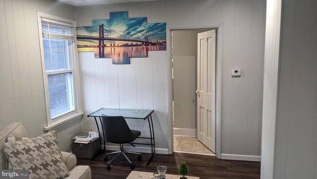 Building Photo - 604 W Holly Ave