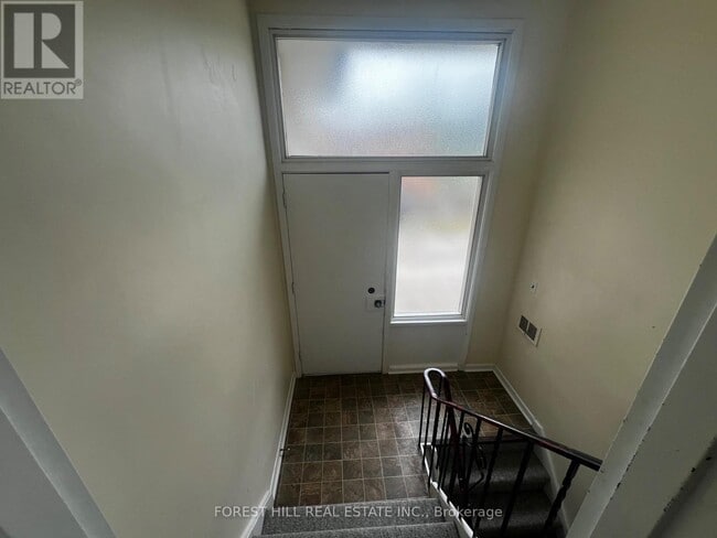 Photo - 244 St Vincent St