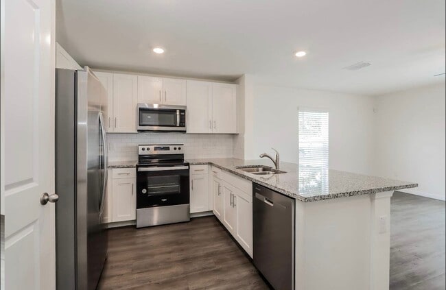 Photo - 121 Stedman St