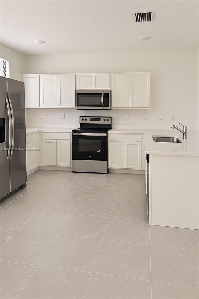 Photo - 1424 NE 3rd Ave