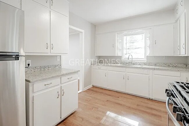 Photo - 1262 Briarwood Ave