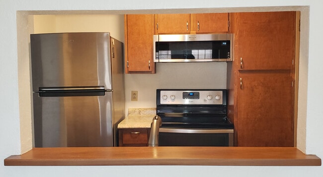 Whirlpool, stainless steel appliances - 2501 W Zia Rd Unit Building10108