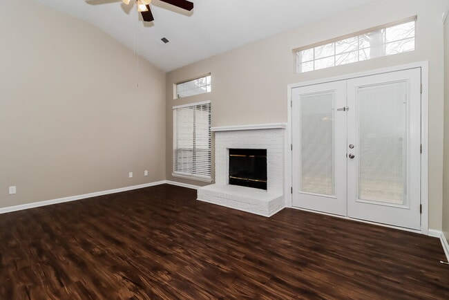 Photo - 202 Aurora Ln