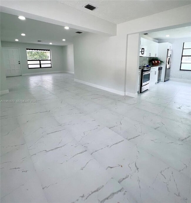 Photo - 931 NW 35th Ave