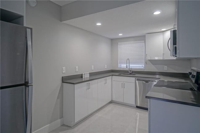 Photo - 640 NE 7th Ave Unidad 10