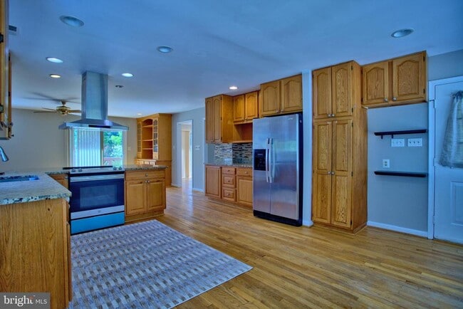 Photo - 1209 Merton Trail