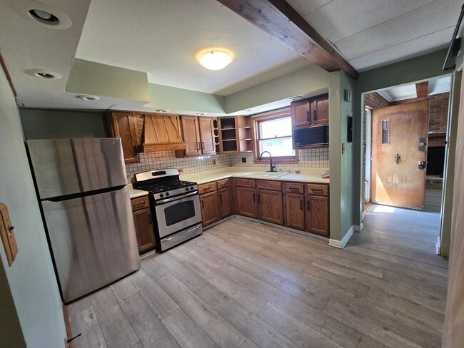 Photo - 1436 Beach Ave