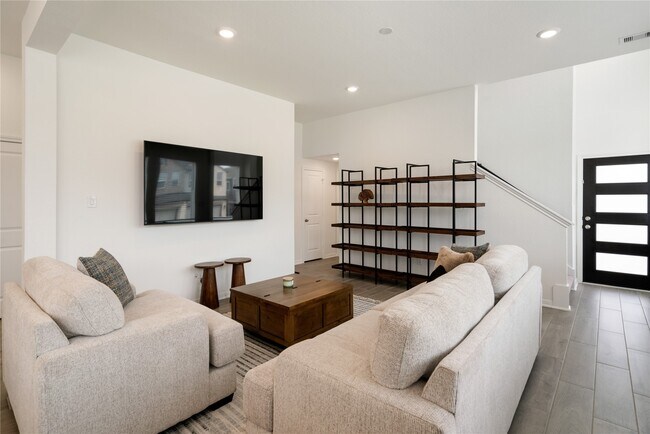 Photo - 603 Silver Pear Ct