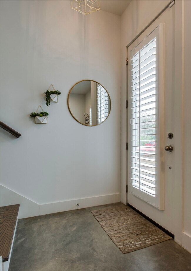 Photo - 700 James Ave