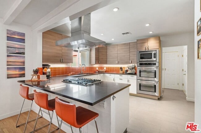 Photo - 5507 Van Noord Ave