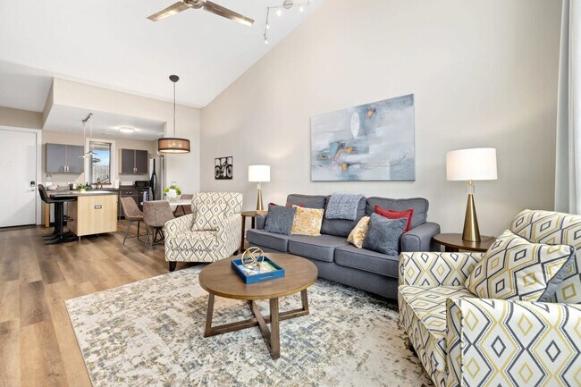 Photo - 465 S Locust Ave Unidad FL2-ID1221906P