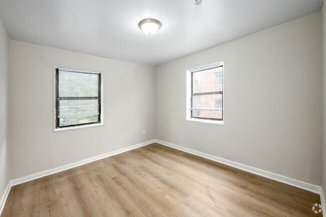 2BR, 1BA - 565SF - Bedroom