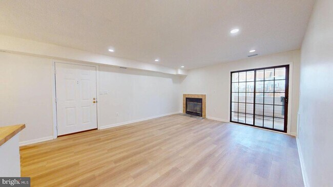 Photo - 6955 Mary Caroline Cir Unidad E