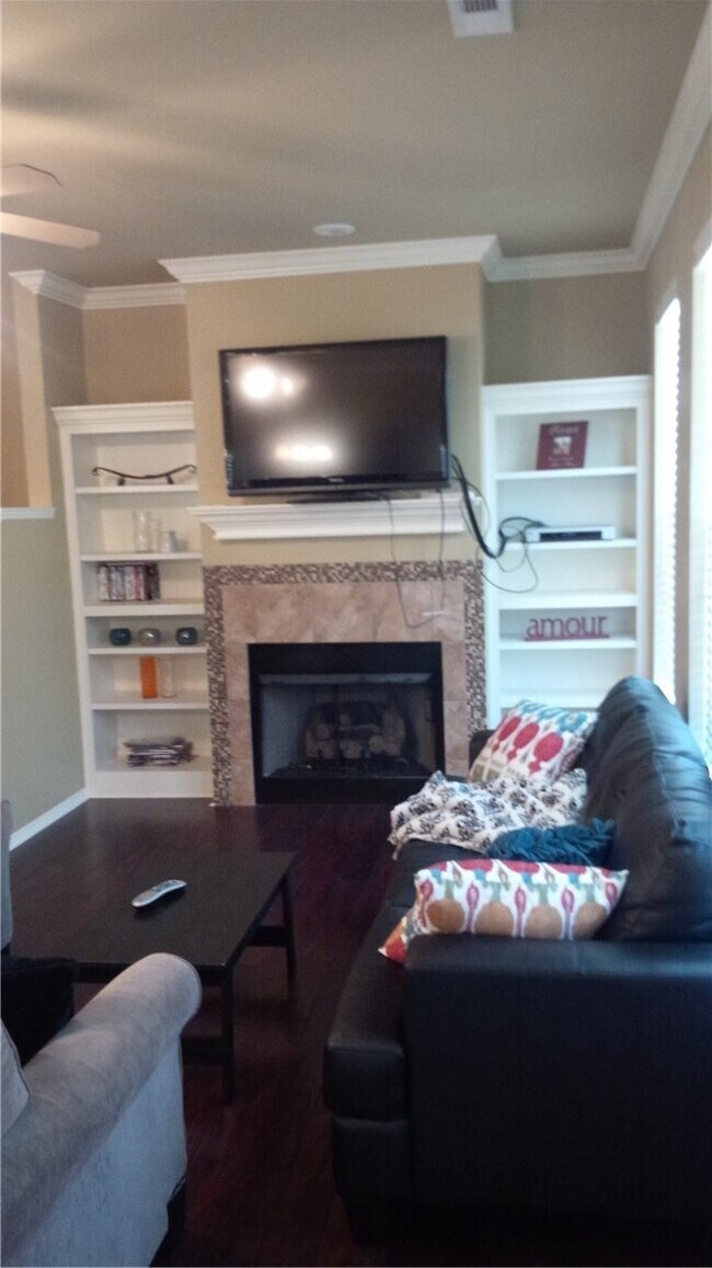Photo - 649 N Longfellow Ln