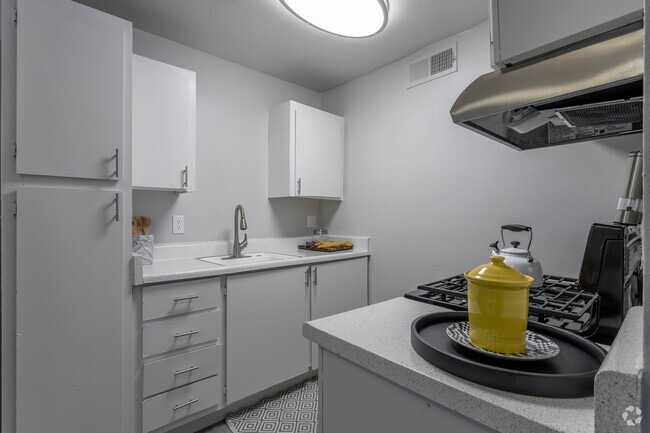 1BR, 1BA - 540 SF