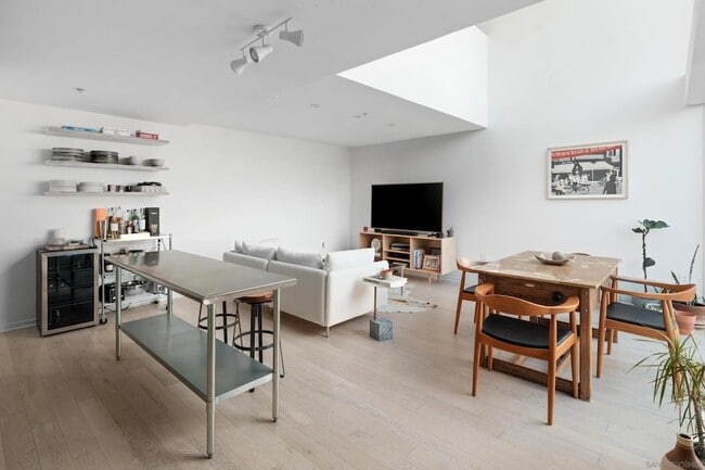 Photo - 1944 State St Unidad 8