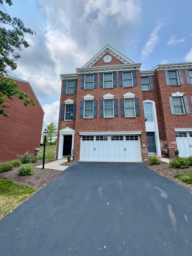 Building Photo - Modern Elegance: Newly Remodeled Home with 2-Car Garage in Wexford, PA