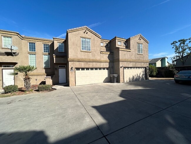 2-story renovated condo - 2-story renovated condo