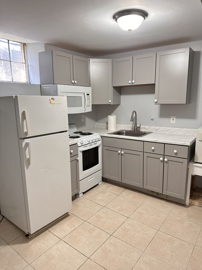 Building Photo - 19 Archdale Rd Unit B