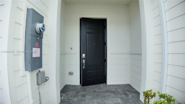 Photo - 4612 Hollister Ave