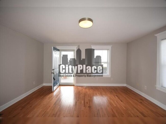 Photo - 910 Lexington Ave