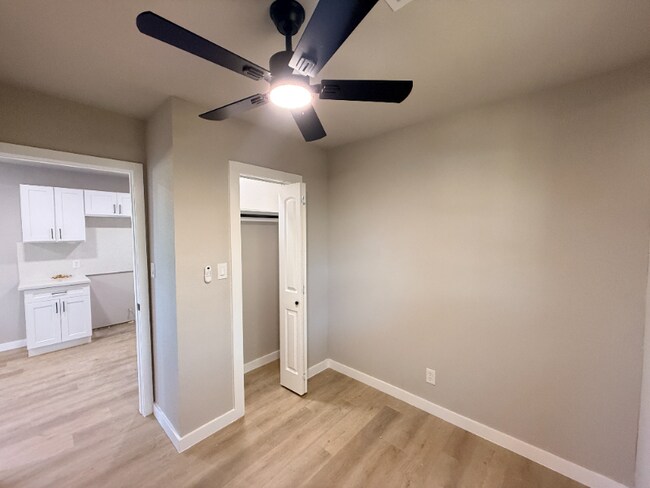 Photo - 2209 Gano St Unidad 4