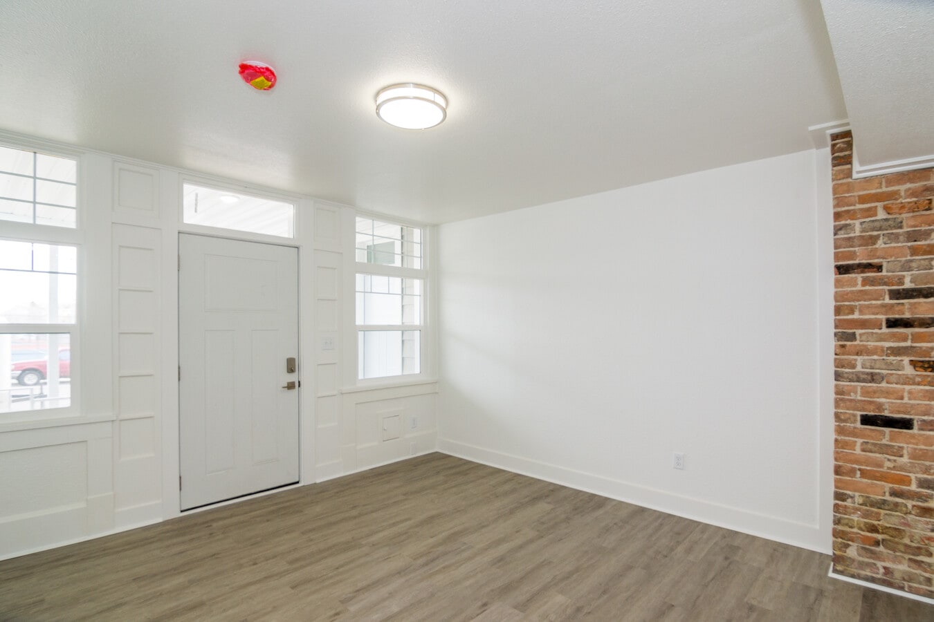 Living Room - 558 W Fremont St Unit 2