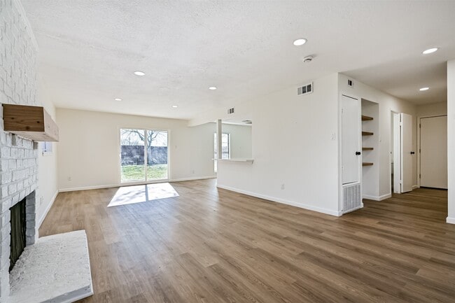 Photo - 425 E Castle Harbour Dr