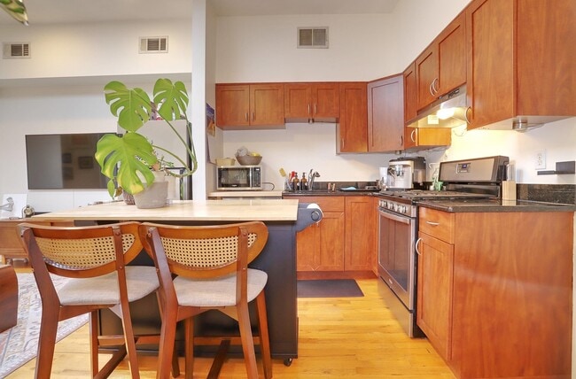 Building Photo - 519 Monroe St Unit 3B