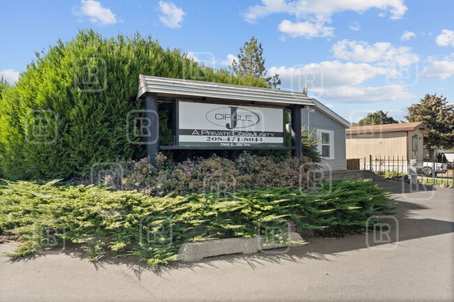 Building Photo - 7800 E Alki Ave