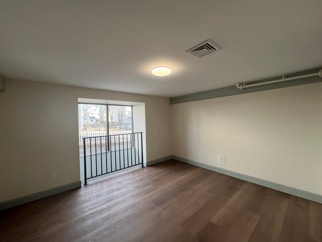 Photo - 160 Seabury St Unit 25